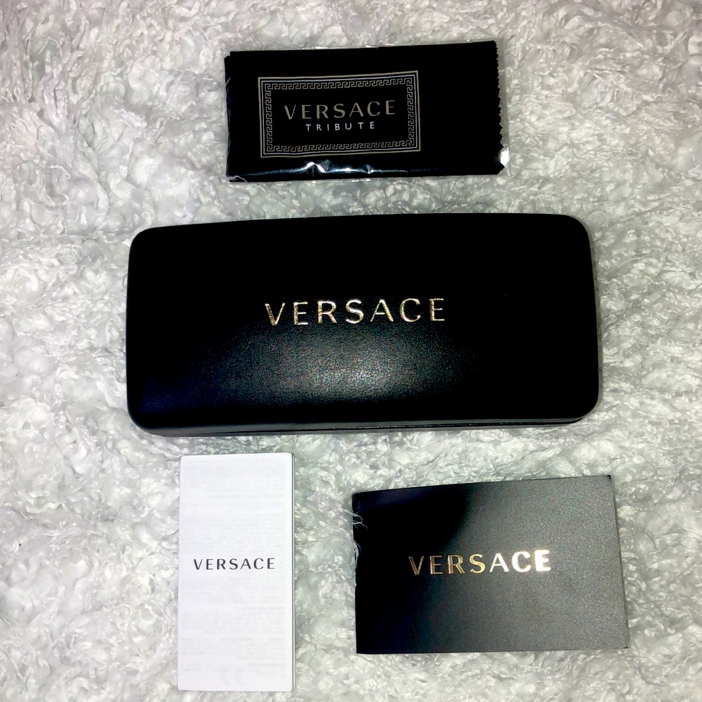 😎 Versace sunglasses case with paperwork